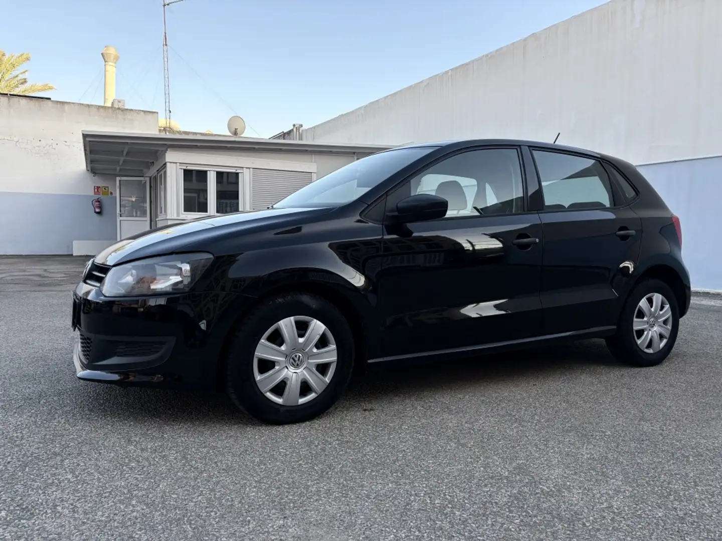 Volkswagen Polo Pequeño Manual de 5 Puertas Negro - 2