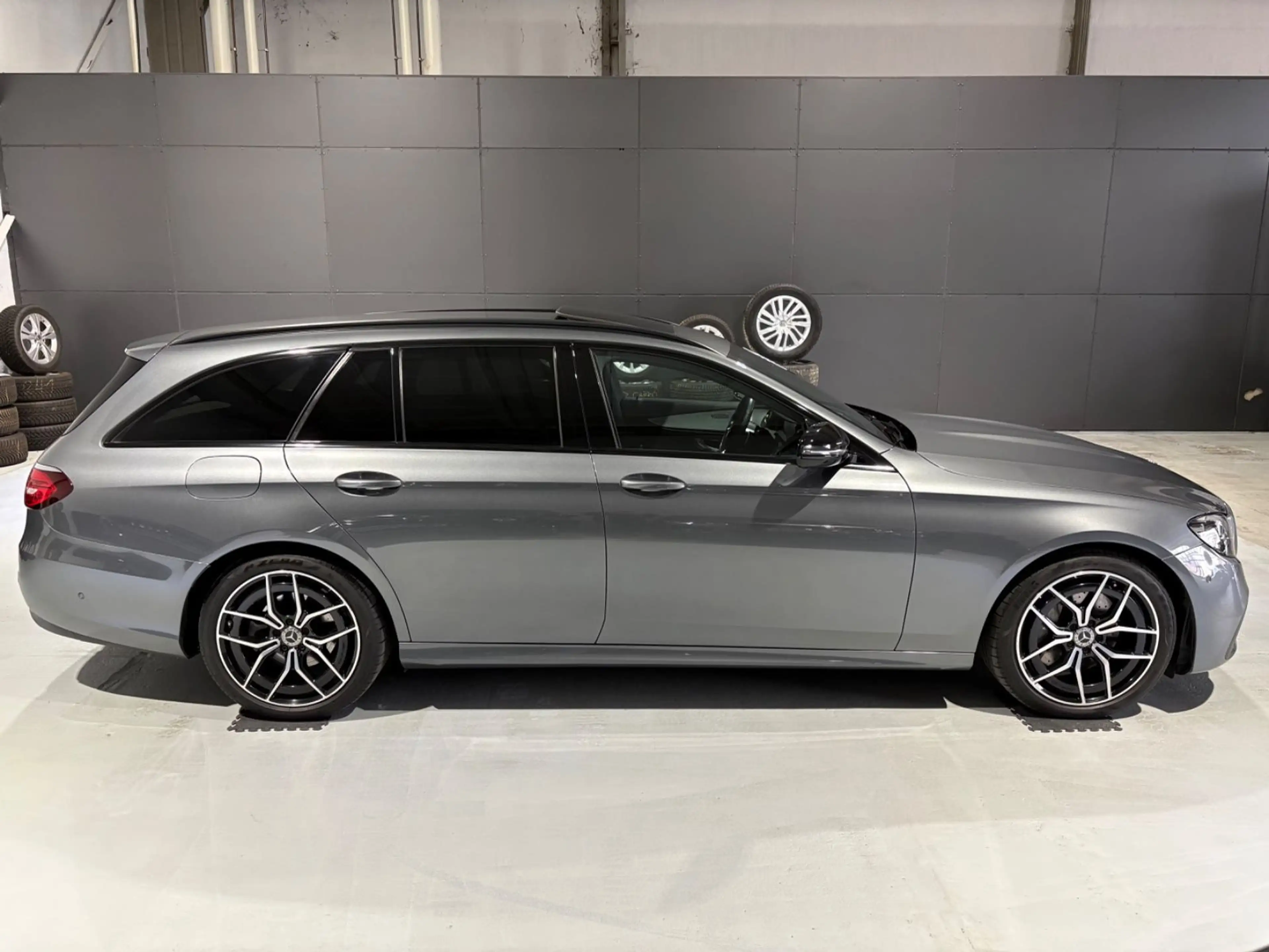 Mercedes-Benz E 220 T d 4Matic AMG-Line*Night Paket — photo 4