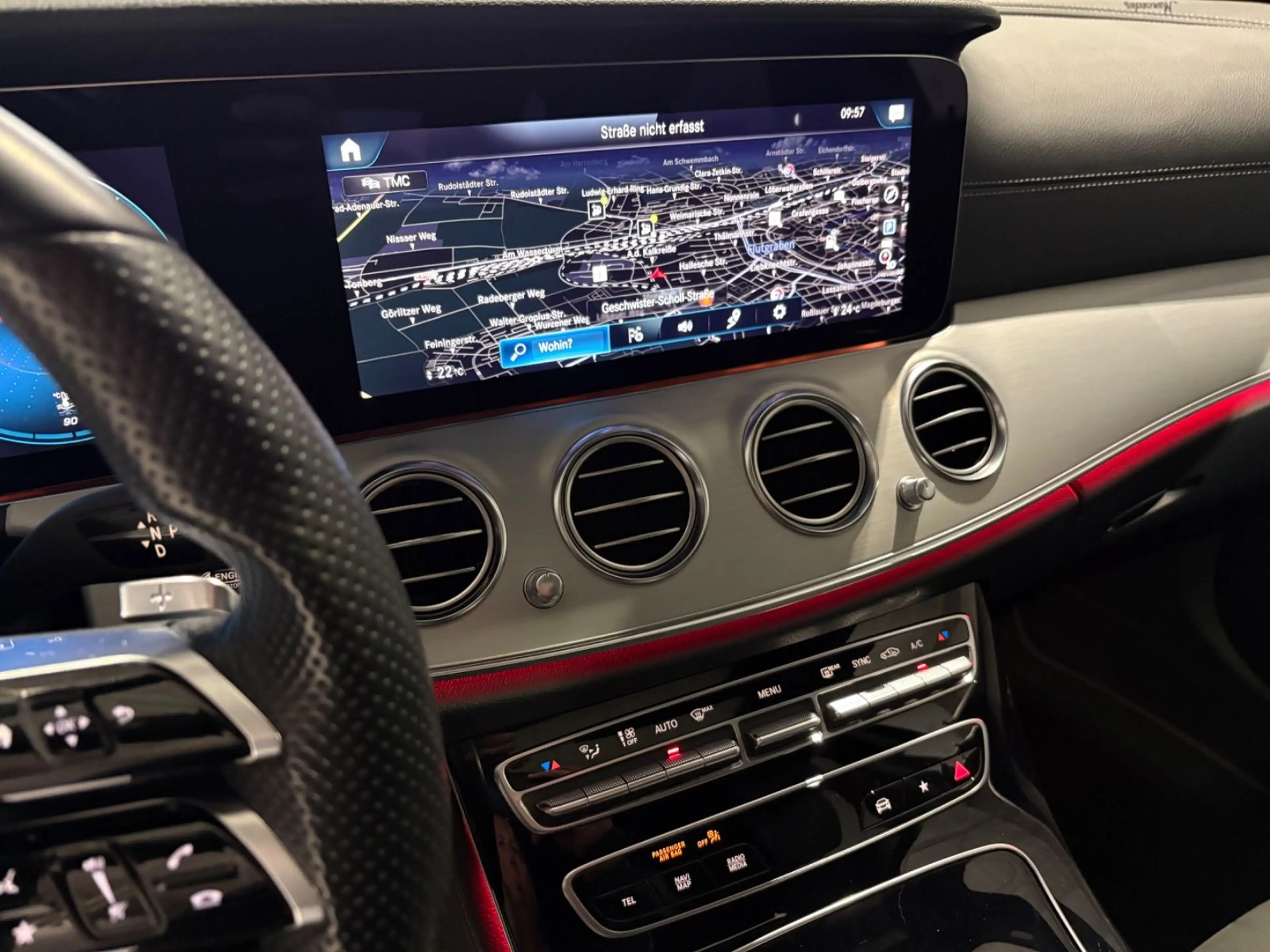 Mercedes-Benz E 220 T d 4Matic AMG-Line*Night Paket — photo 14