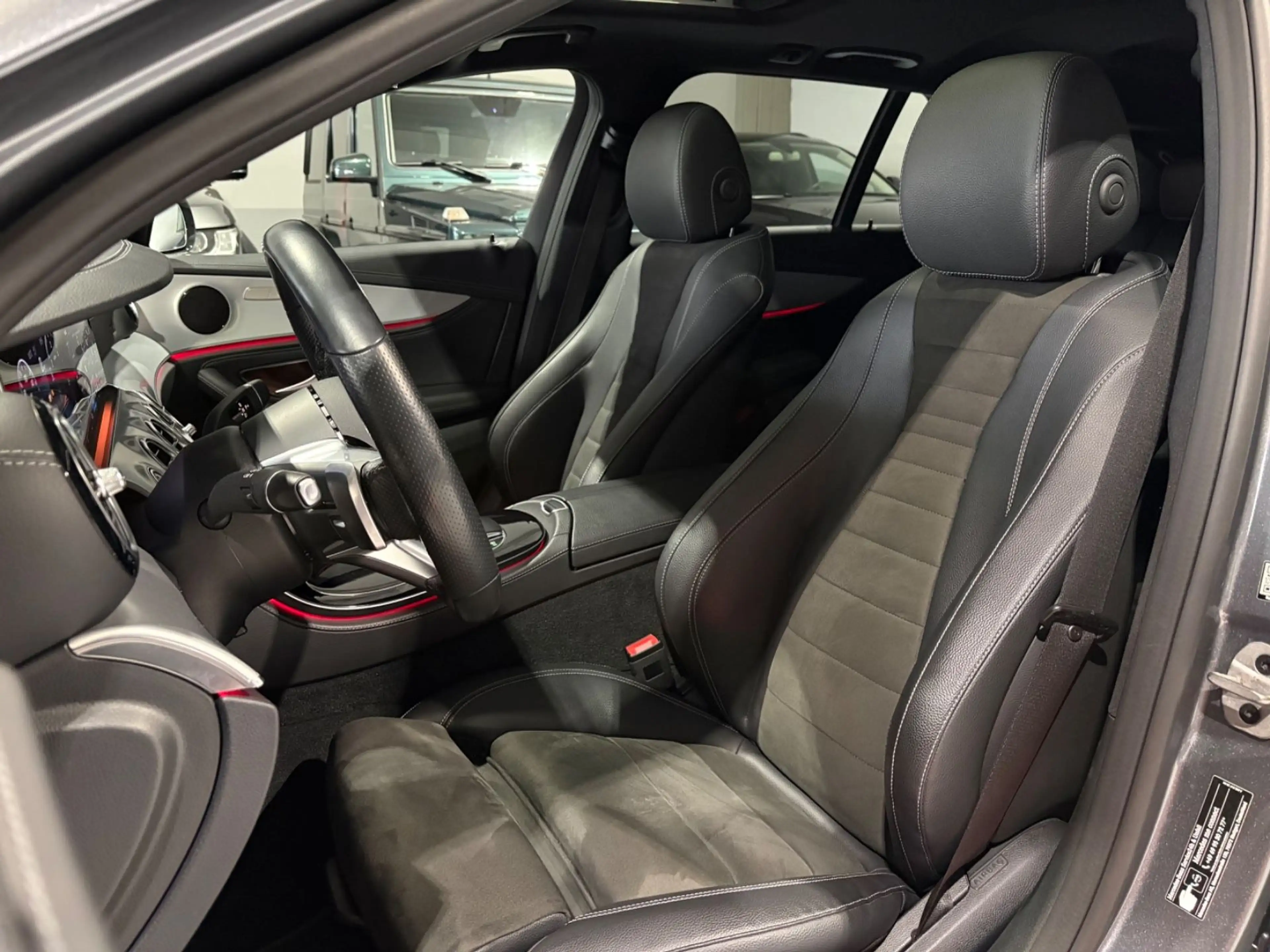 Mercedes-Benz E 220 T d 4Matic AMG-Line*Night Paket — photo 15