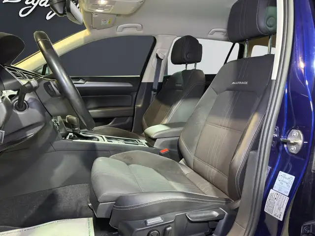 Volkswagen Passat Alltrack view 12