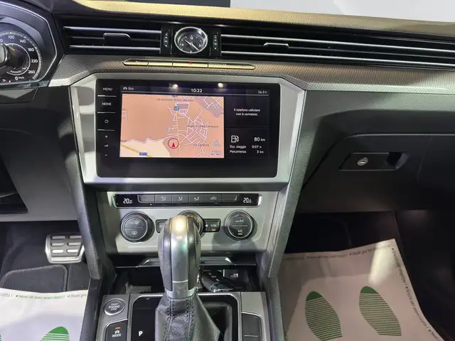 Volkswagen Passat Alltrack view 11