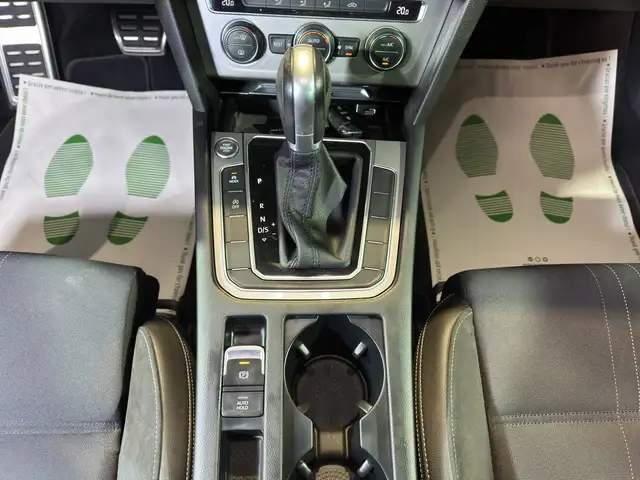 Volkswagen Passat Alltrack view 8