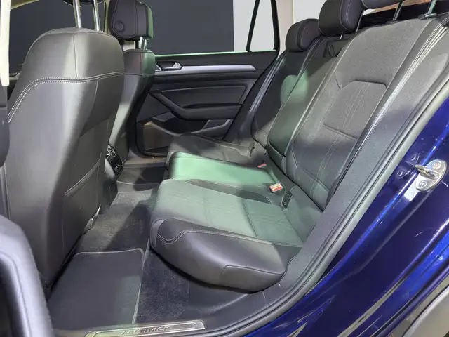 Volkswagen Passat Alltrack view 13
