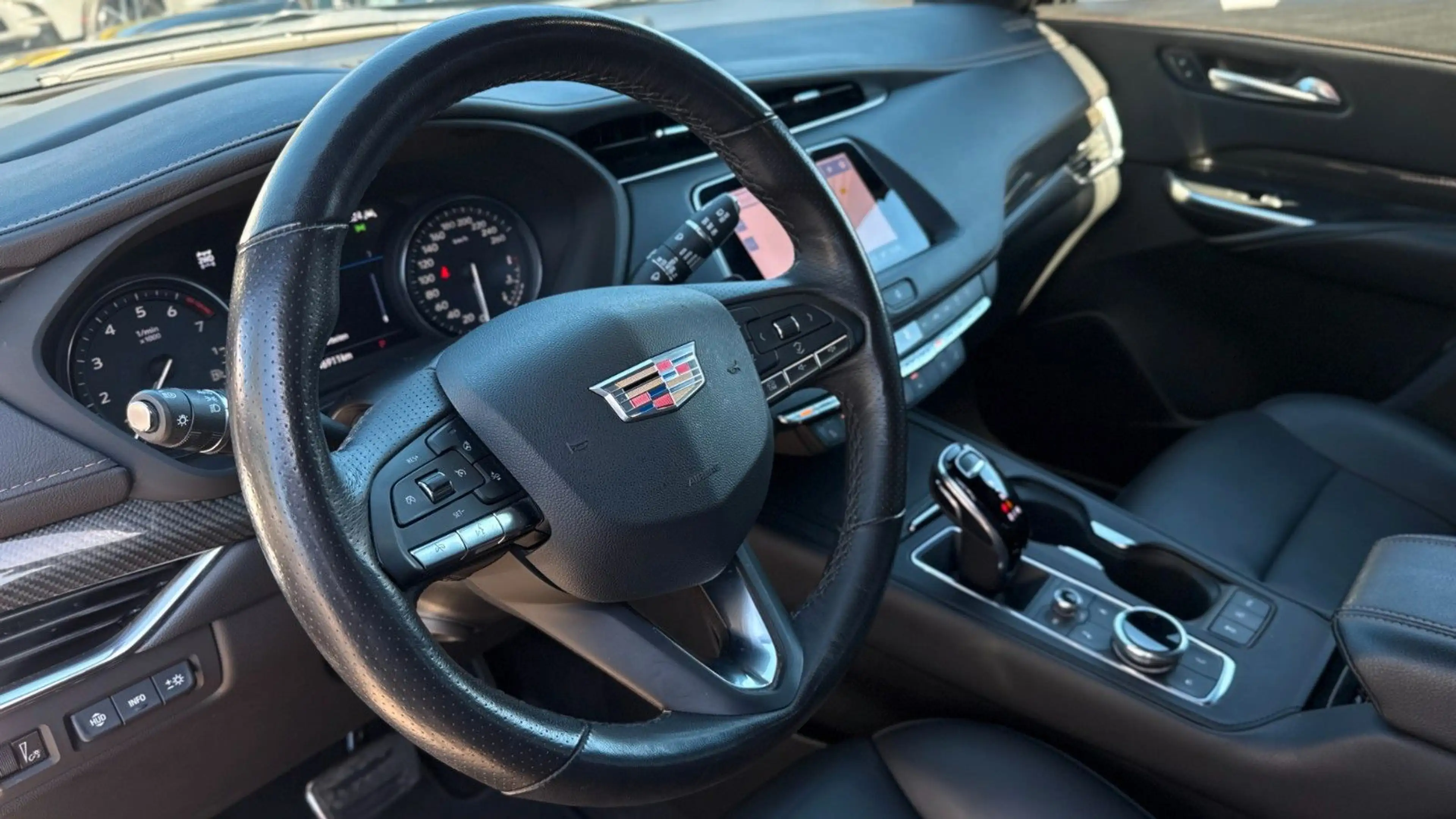 Cadillac XT4 Sport AWD PANO/360°/LEDER/SHZ — photo 12