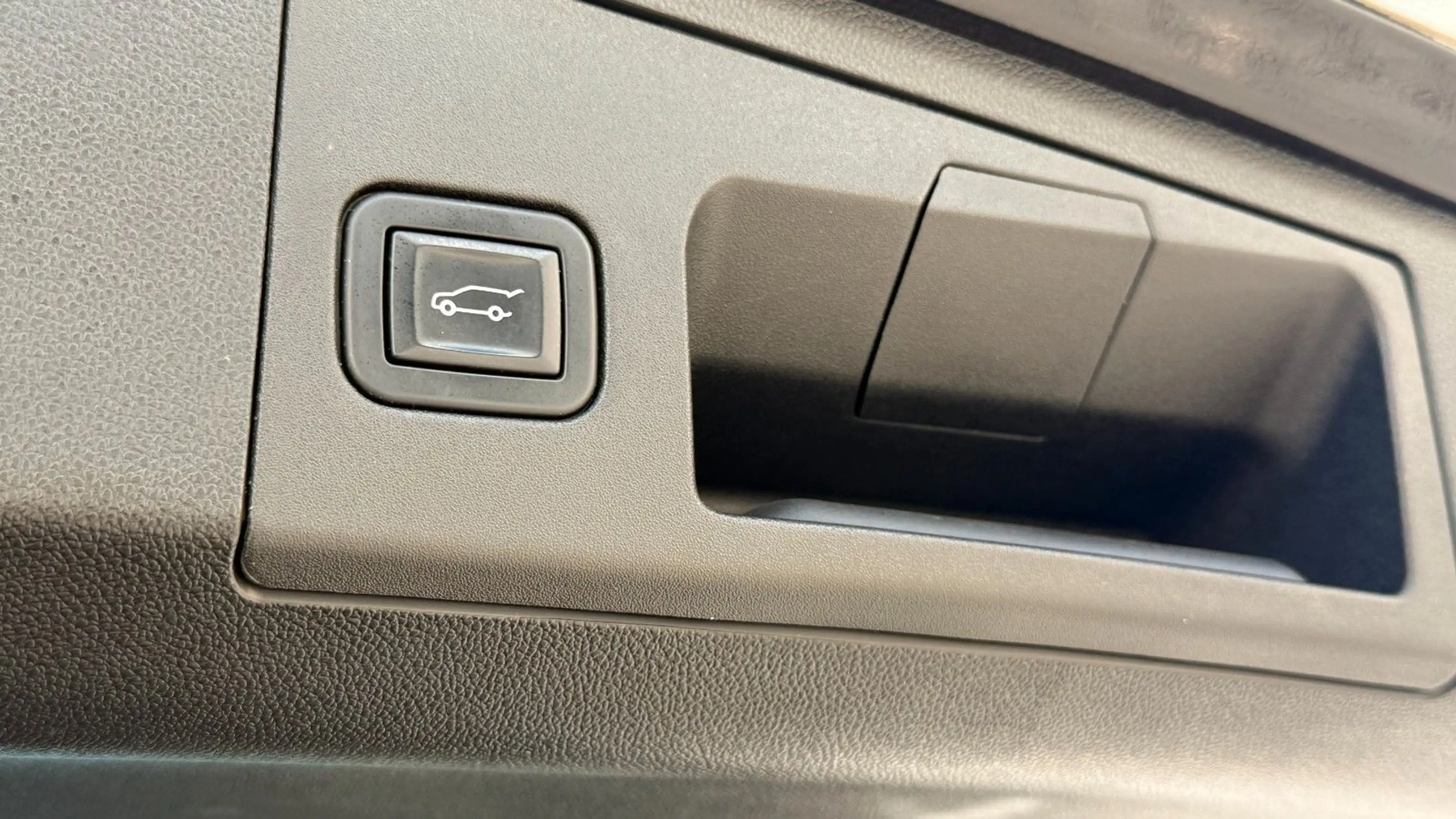 Cadillac XT4 Sport AWD PANO/360°/LEDER/SHZ — photo 11