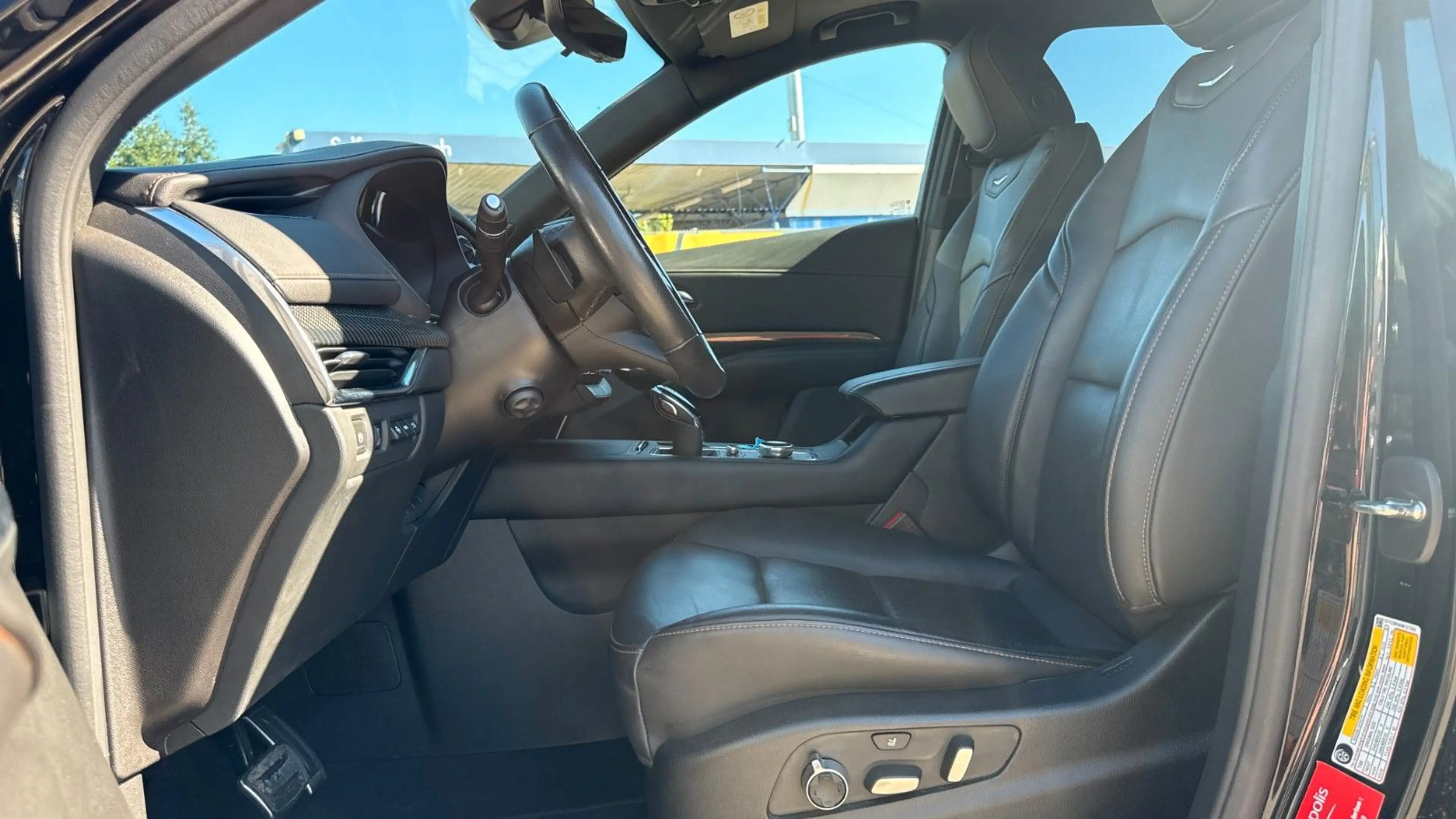 Cadillac XT4 Sport AWD PANO/360°/LEDER/SHZ — photo 14