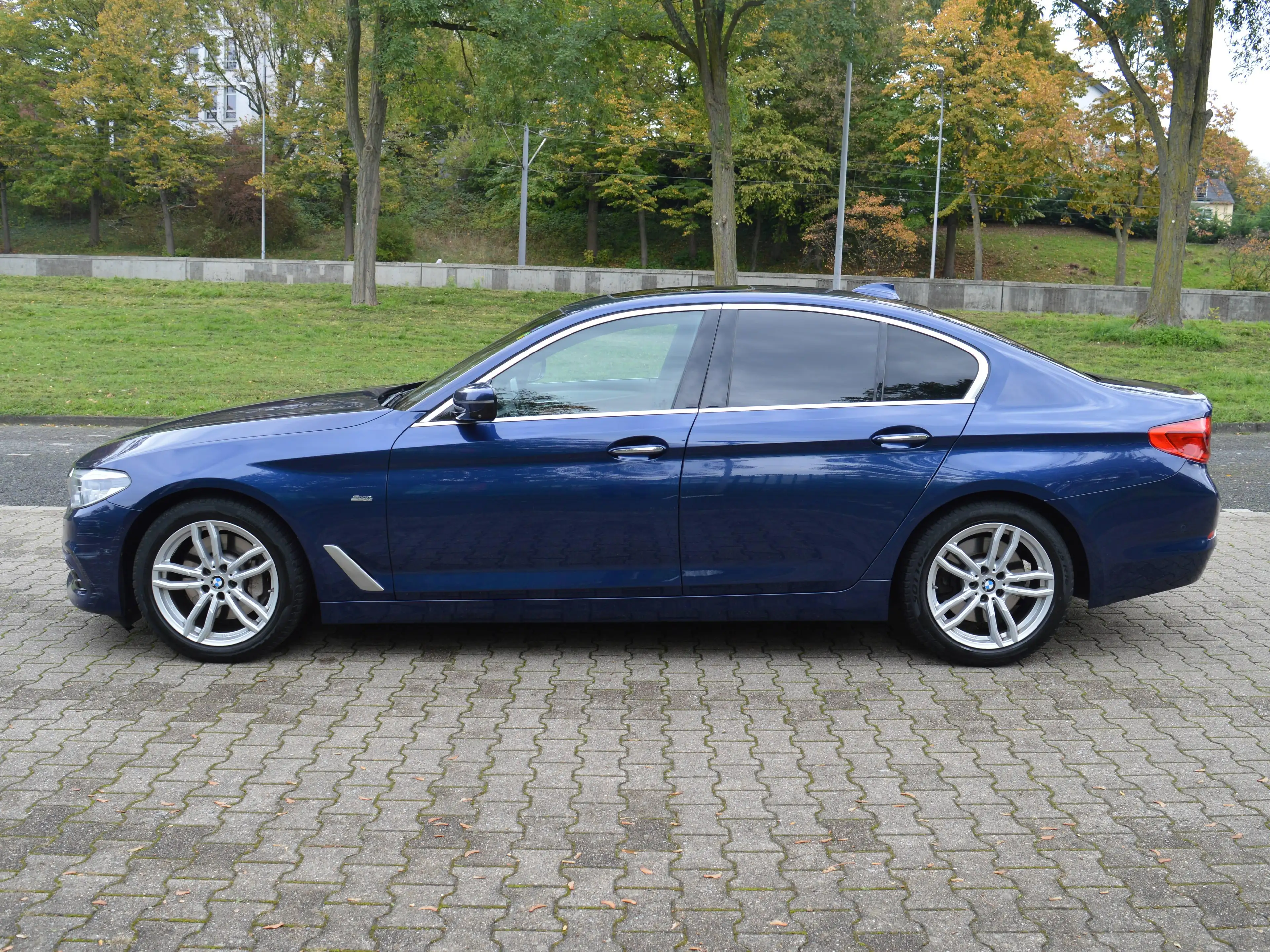 BMW 530 530 d Sport Line*Leder*Schiebedach*Head UP*Kamera* — photo 4