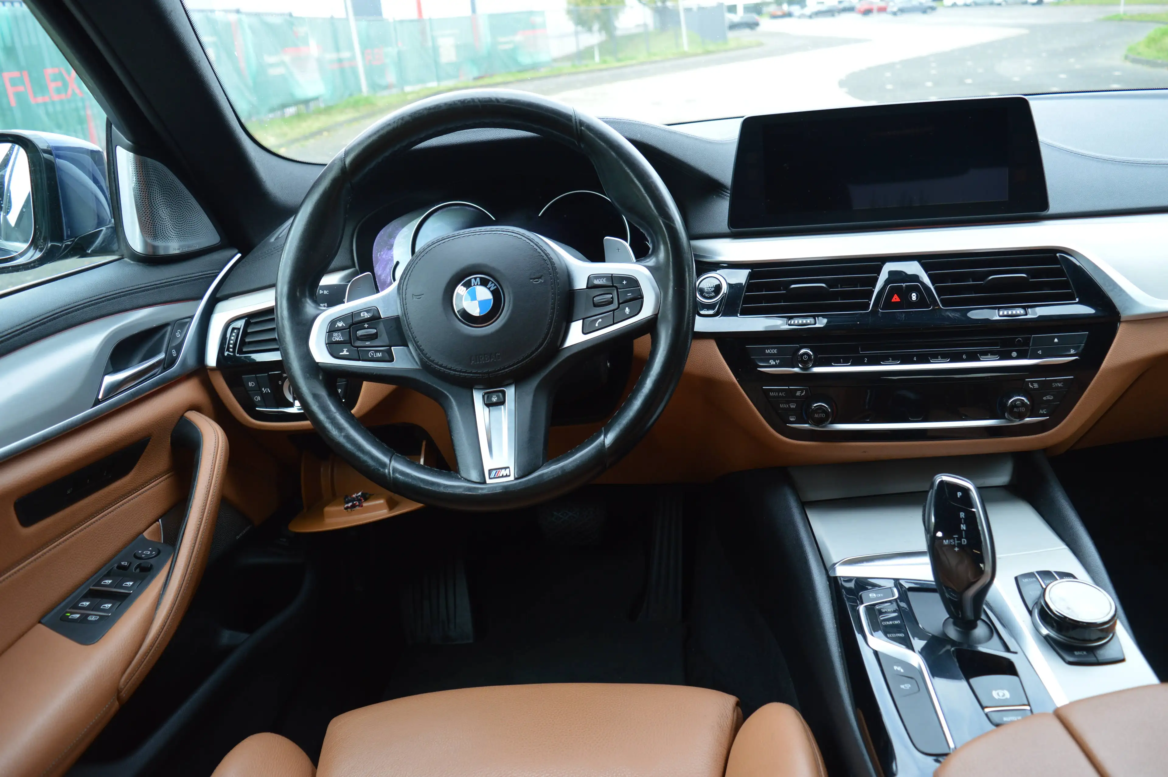 BMW 530 530 d Sport Line*Leder*Schiebedach*Head UP*Kamera* — photo 9