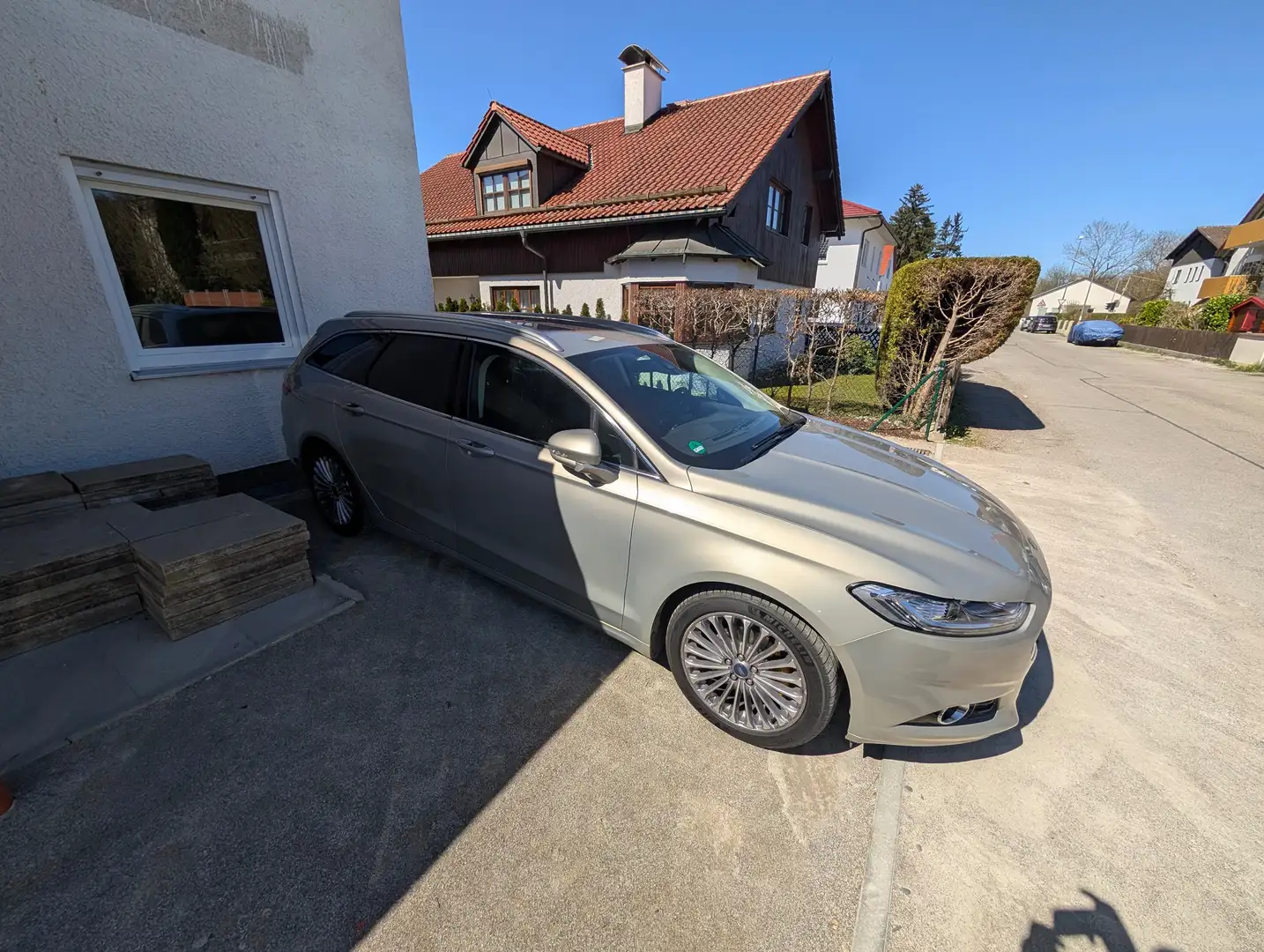 Ford Mondeo Mondeo Turnier 2.0 EcoBoost Autom. Titanium Gold - 1