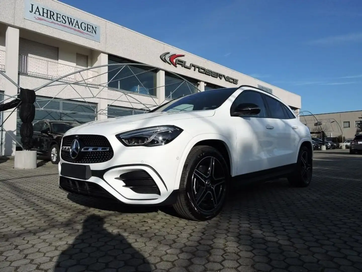 Mercedes-Benz GLA 180 GLA 180 Automatic AMG Line Advanced Plus Weiß - 1