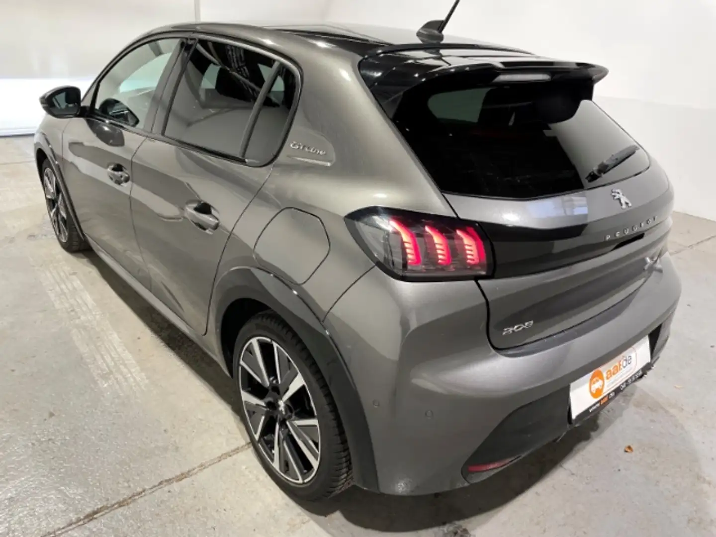 Peugeot 208 PureTech GT-Line Automatik LED ACC Navi Klima PDC Grau - 2