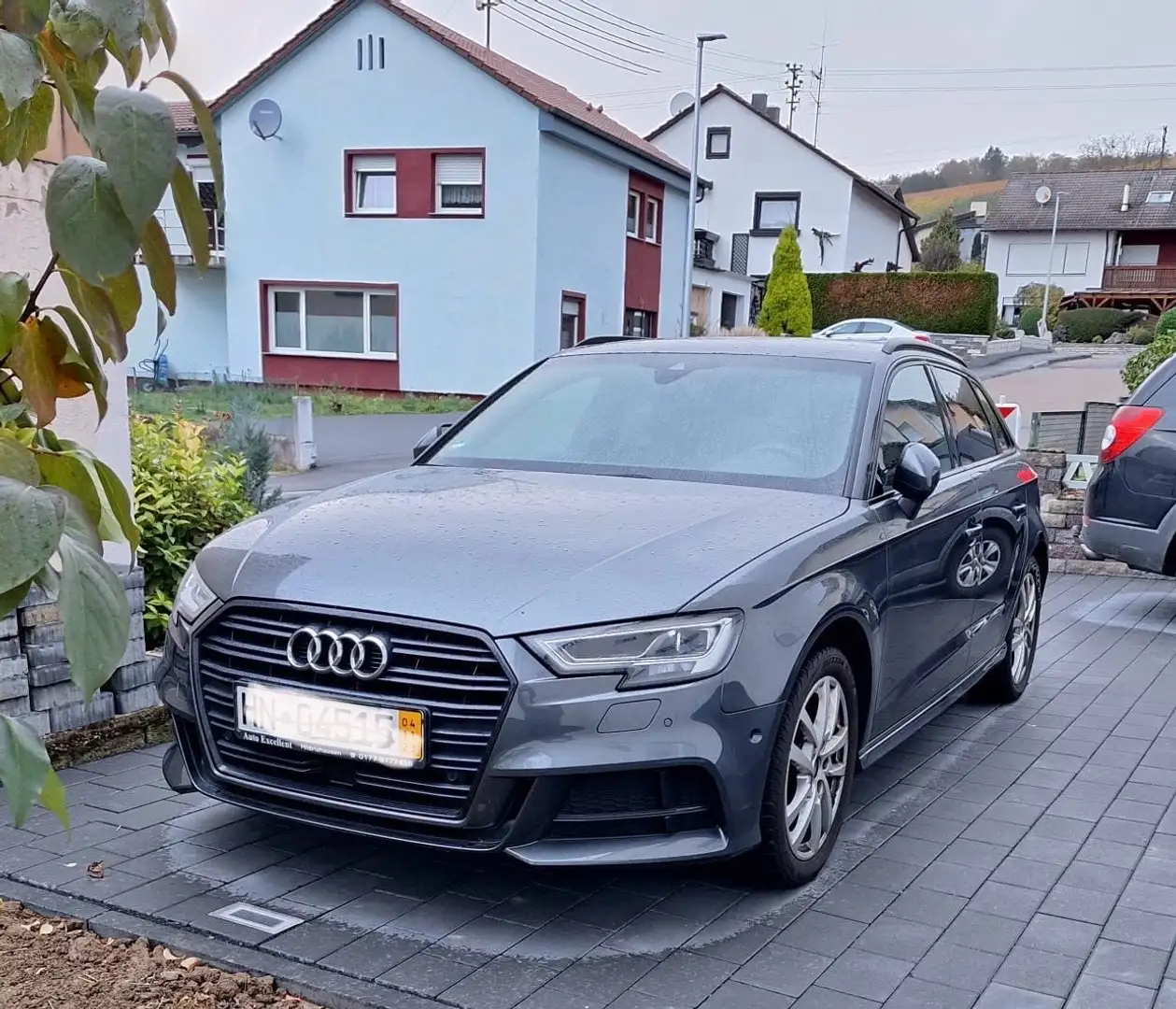 Audi A3 30 g-tron sport Grau - 2