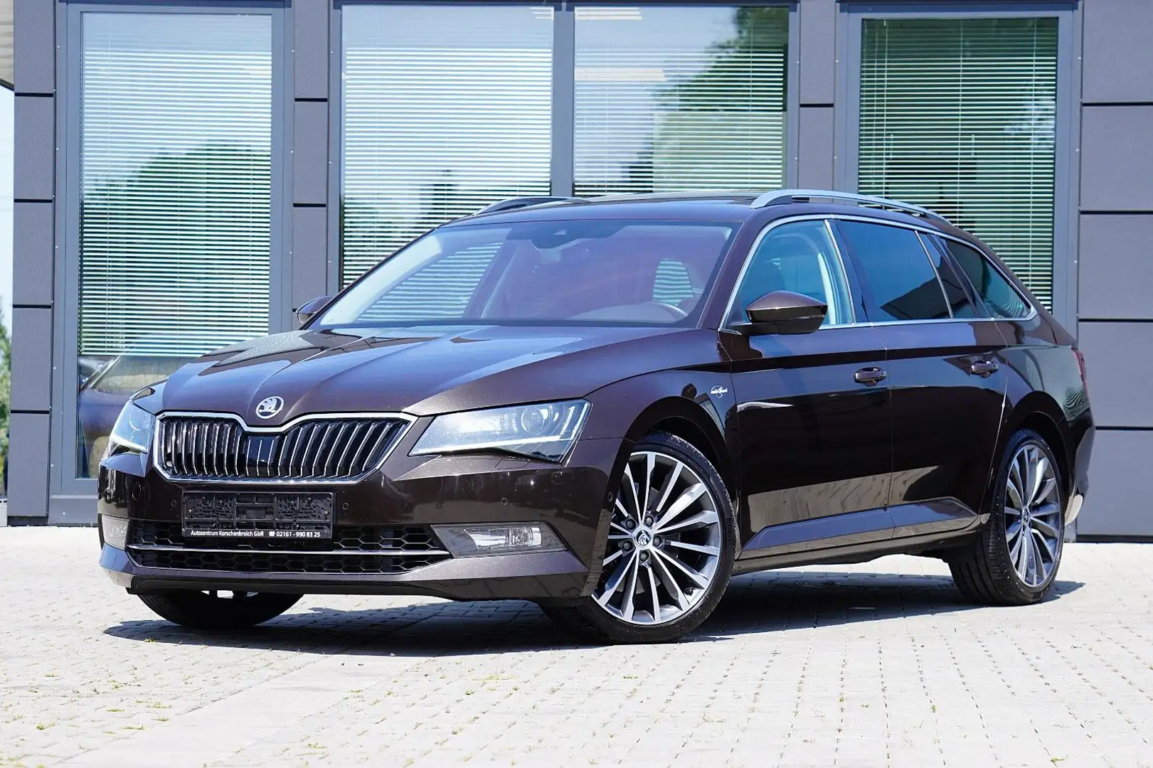 Skoda Superb Combi L&K 4x4 *MIT 2 JAHREN GARANTIE* Brązowy - 1