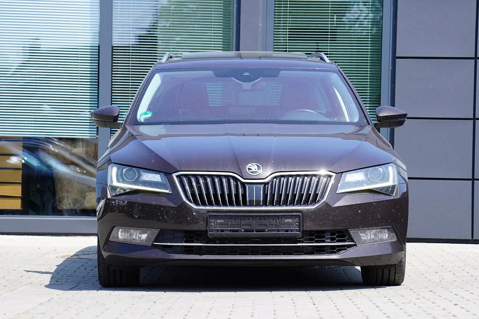 Skoda Superb Combi L&K 4x4 *MIT 2 JAHREN GARANTIE* Hnědá - 2