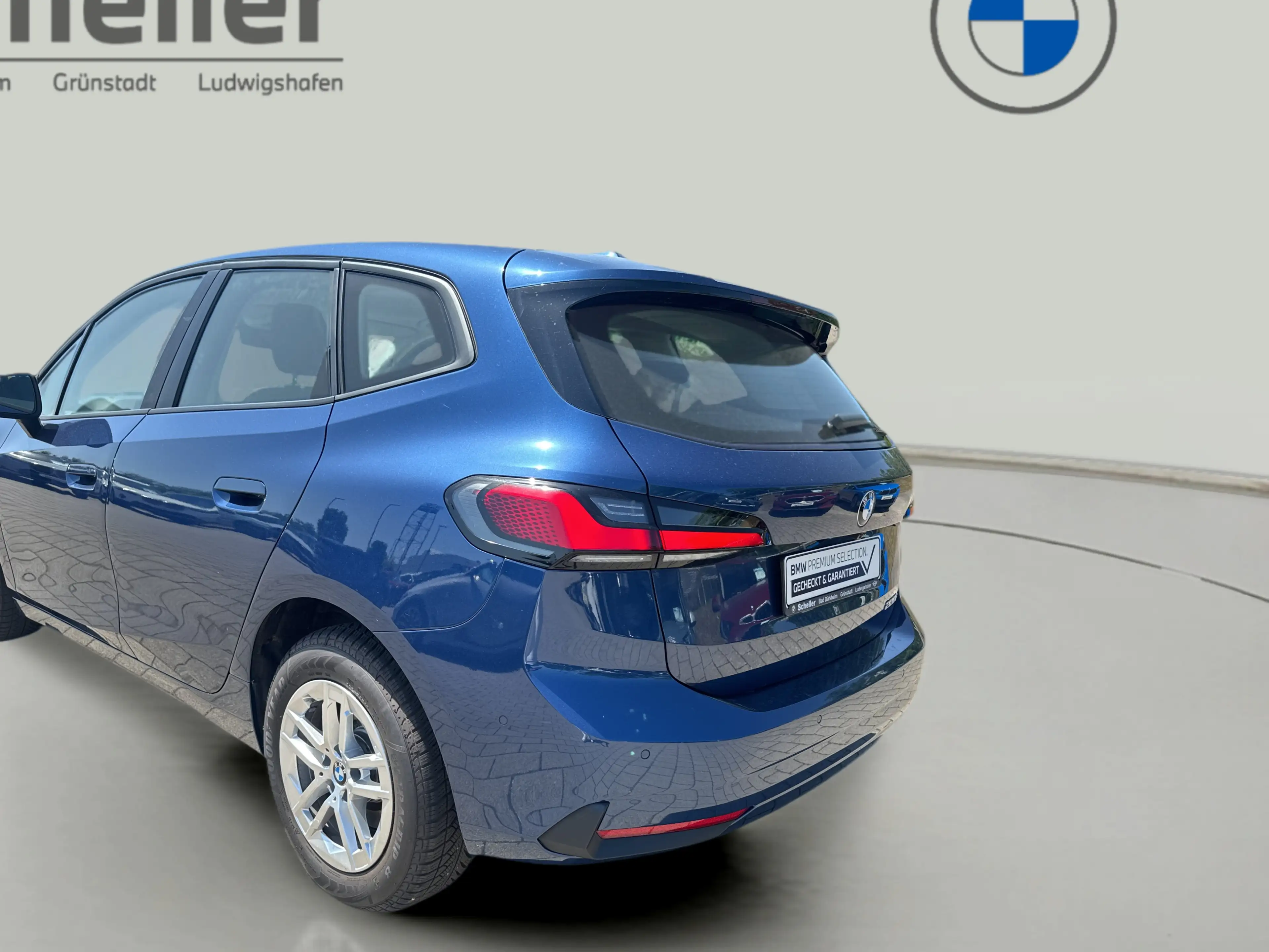 BMW 220 i Active Tourer DAB LED Komfortzg. — photo 11