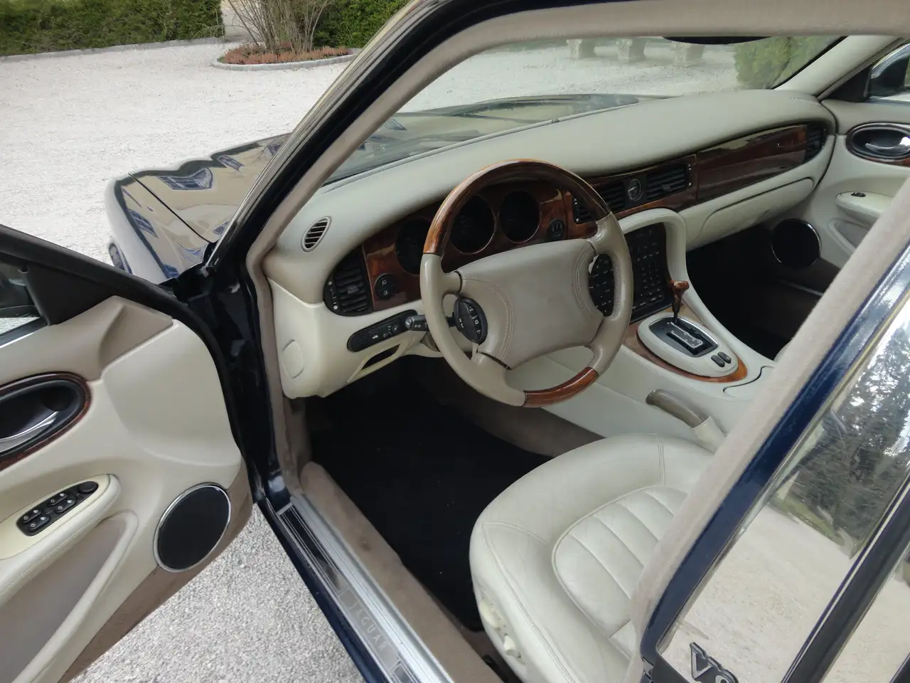 Jaguar XJ8 3,2 Executive, foto 6