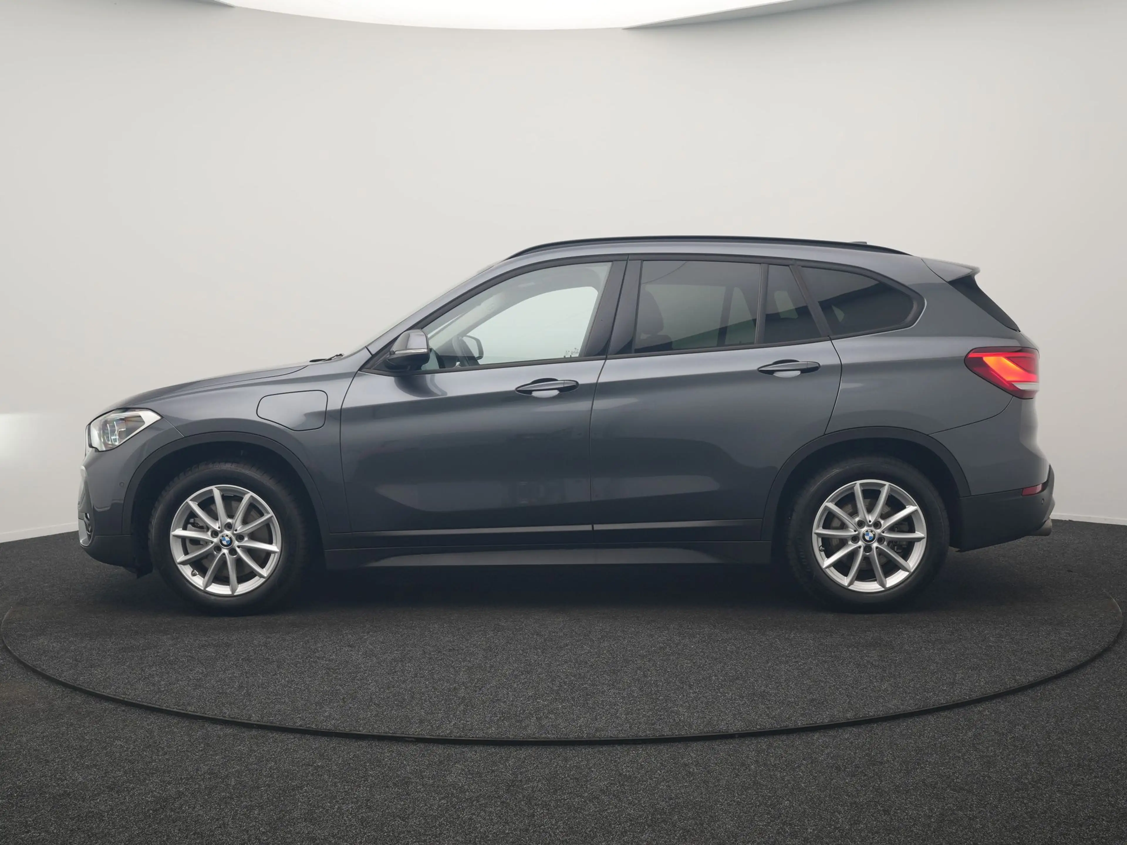 BMW X1 xDrive25e Advantage PHEV 221pk Dealer O.H | SOH 87 — photo 3