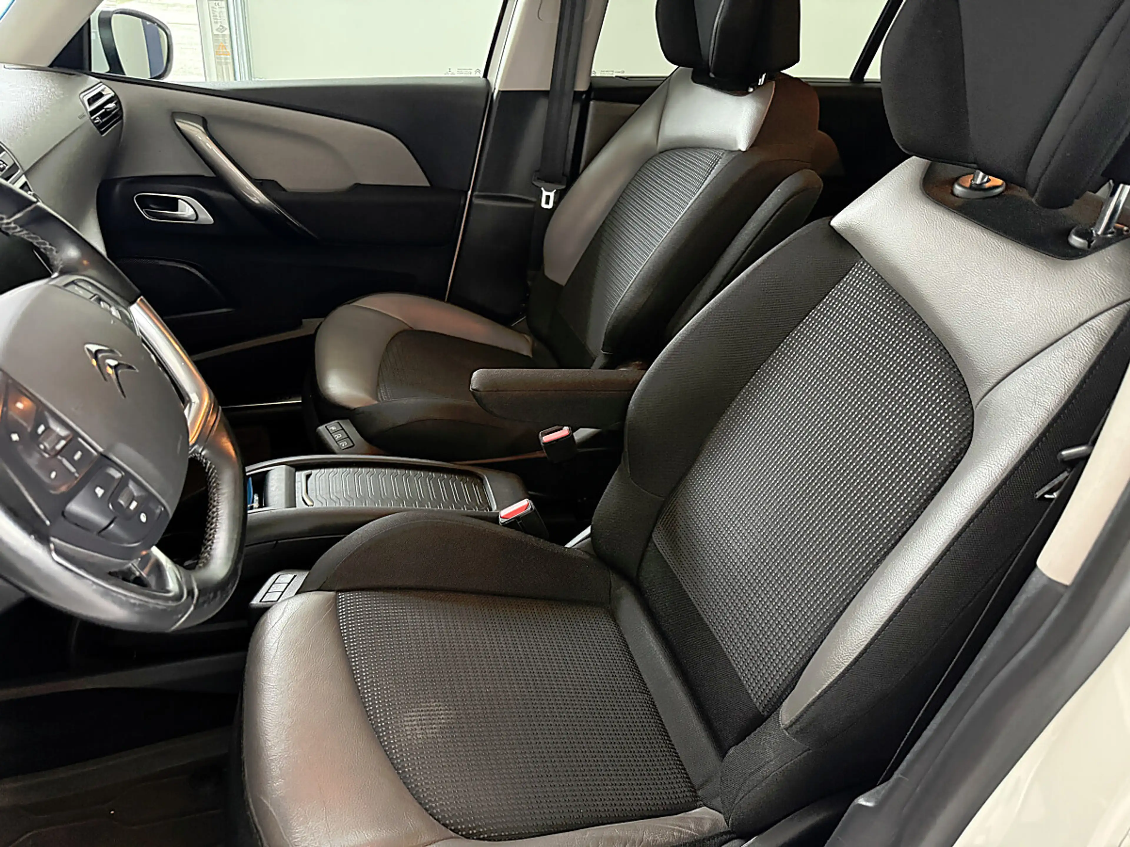 Citroen C4 SpaceTourer C4 Spacetourer Grand BlueHDI 130 S&S EAT8 Shine — photo 14