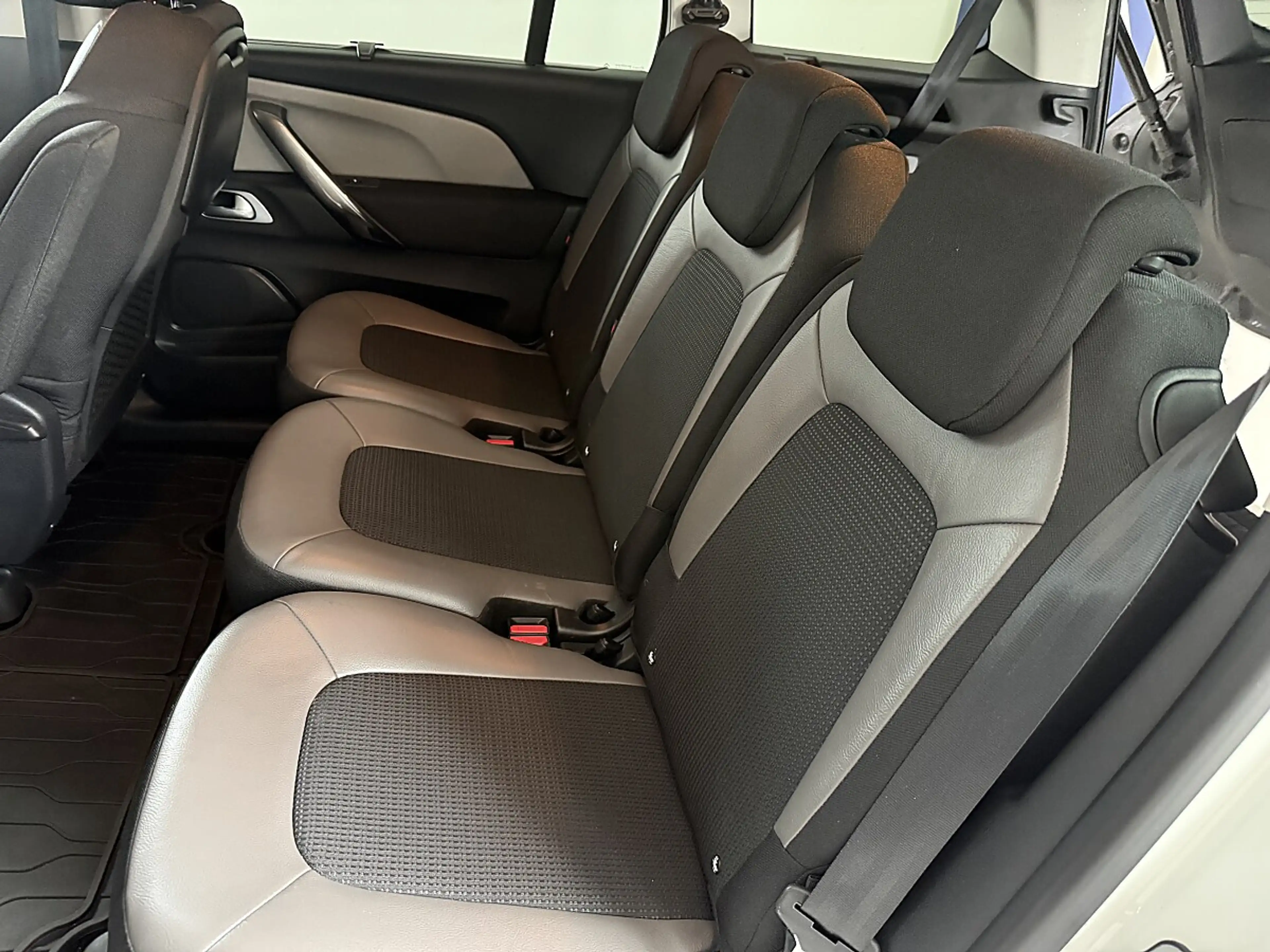Citroen C4 SpaceTourer C4 Spacetourer Grand BlueHDI 130 S&S EAT8 Shine — photo 10