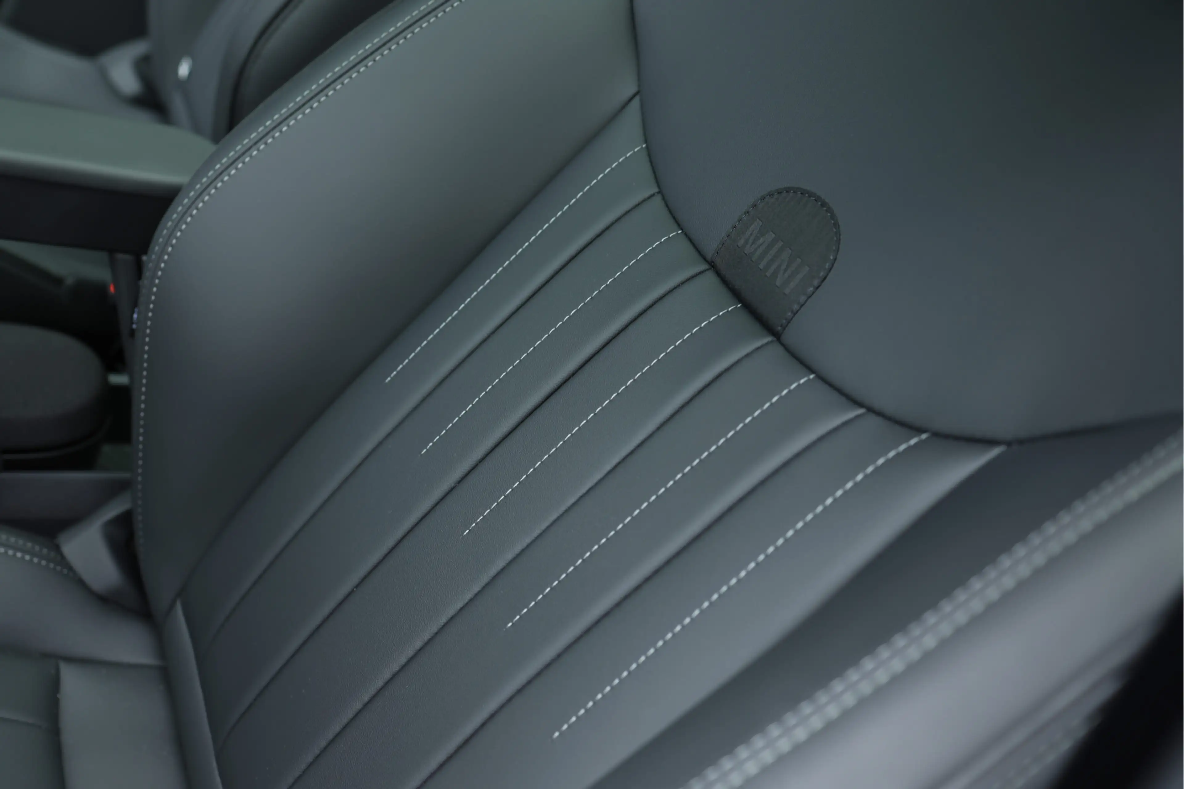 MINI Aceman E John Cooper Works Pakket M 42.5 kWh | Panoramada — photo 10