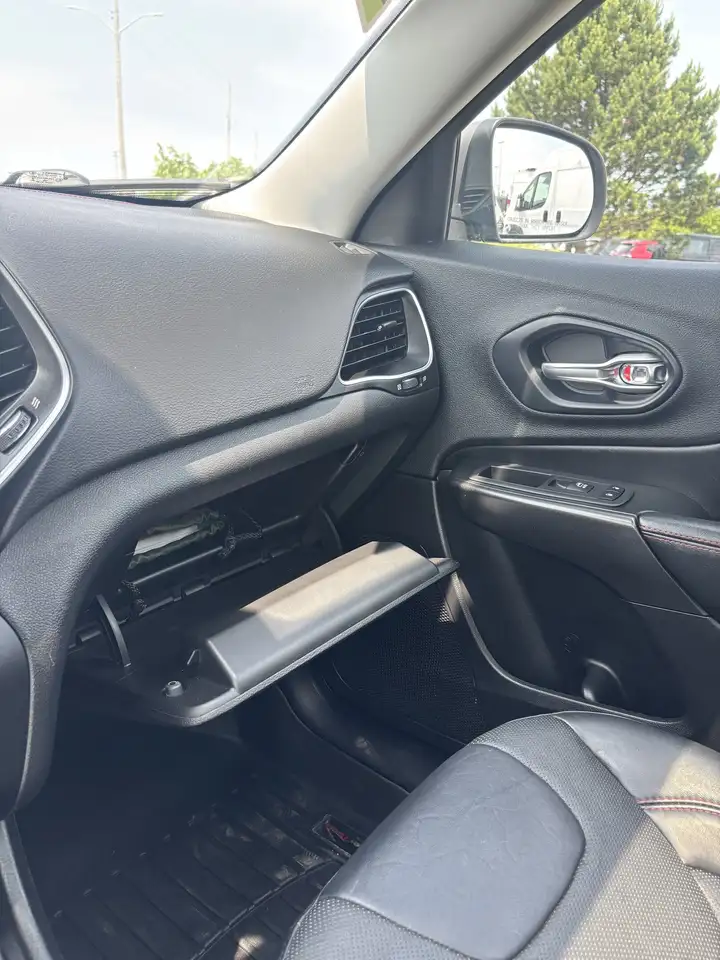 Jeep Cherokee снимка Jeep Cherokee