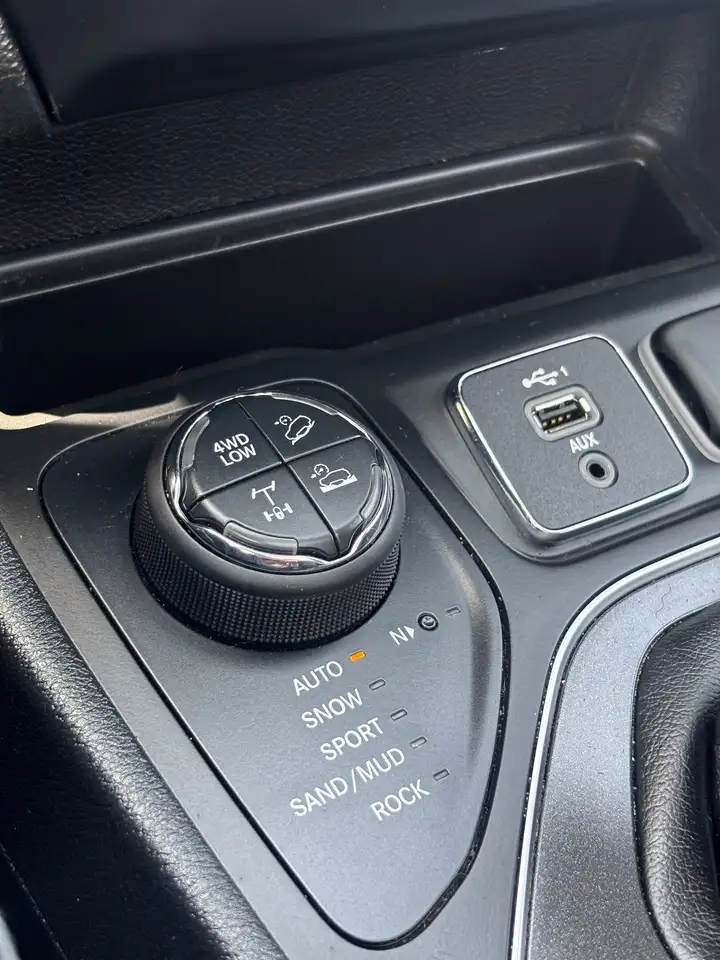 Jeep Cherokee снимка Jeep Cherokee