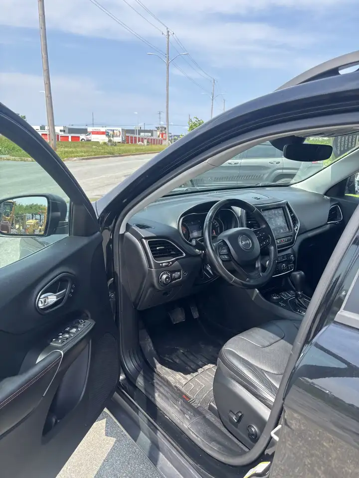 Jeep Cherokee снимка Jeep Cherokee