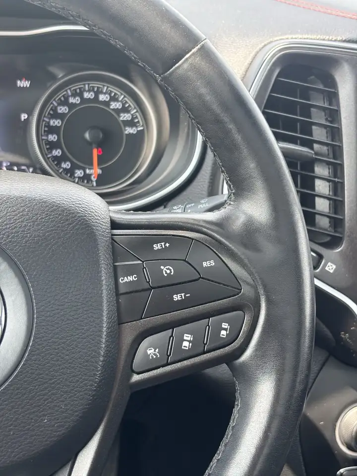 Jeep Cherokee снимка Jeep Cherokee