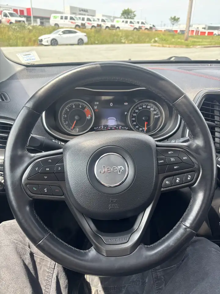 Jeep Cherokee снимка Jeep Cherokee