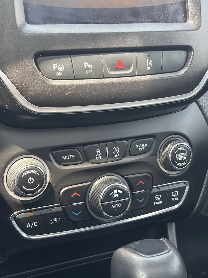 Jeep Cherokee снимка Jeep Cherokee