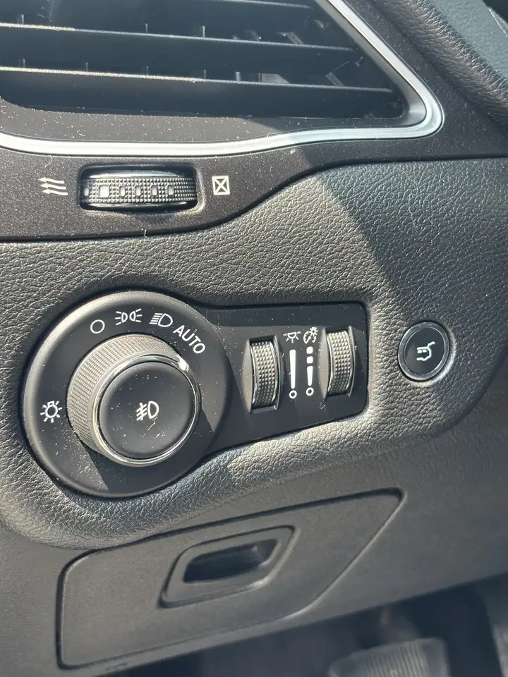 Jeep Cherokee снимка Jeep Cherokee