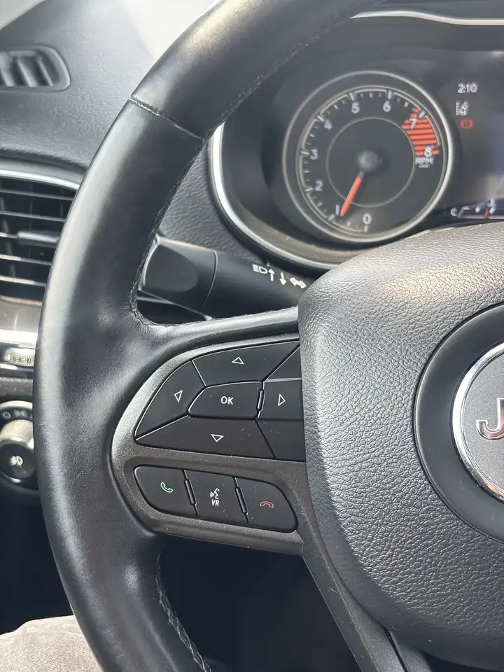 Jeep Cherokee снимка Jeep Cherokee