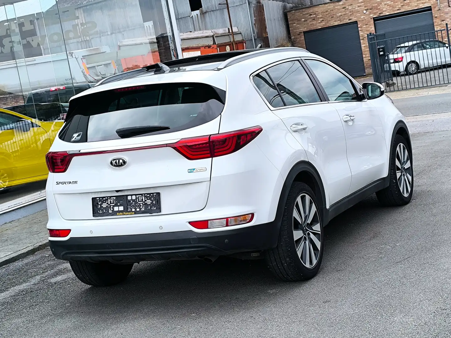 Kia Sportage Sportage 1.7CRDi CUIR CLIM GPS T.PANO XENON FULL Blanc - 2