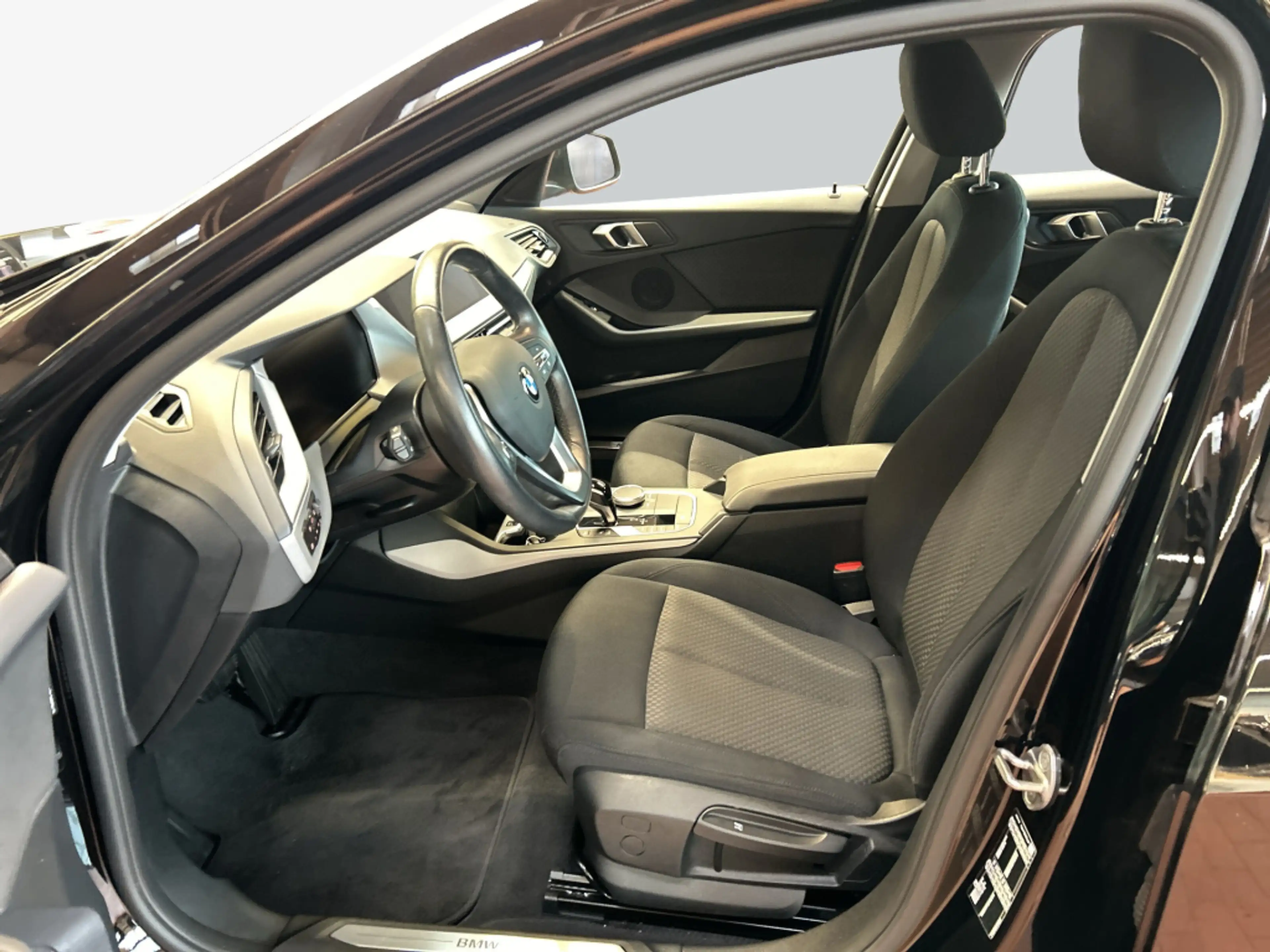 BMW 116 i Aut. Advantage LED NAV SHZ — photo 10