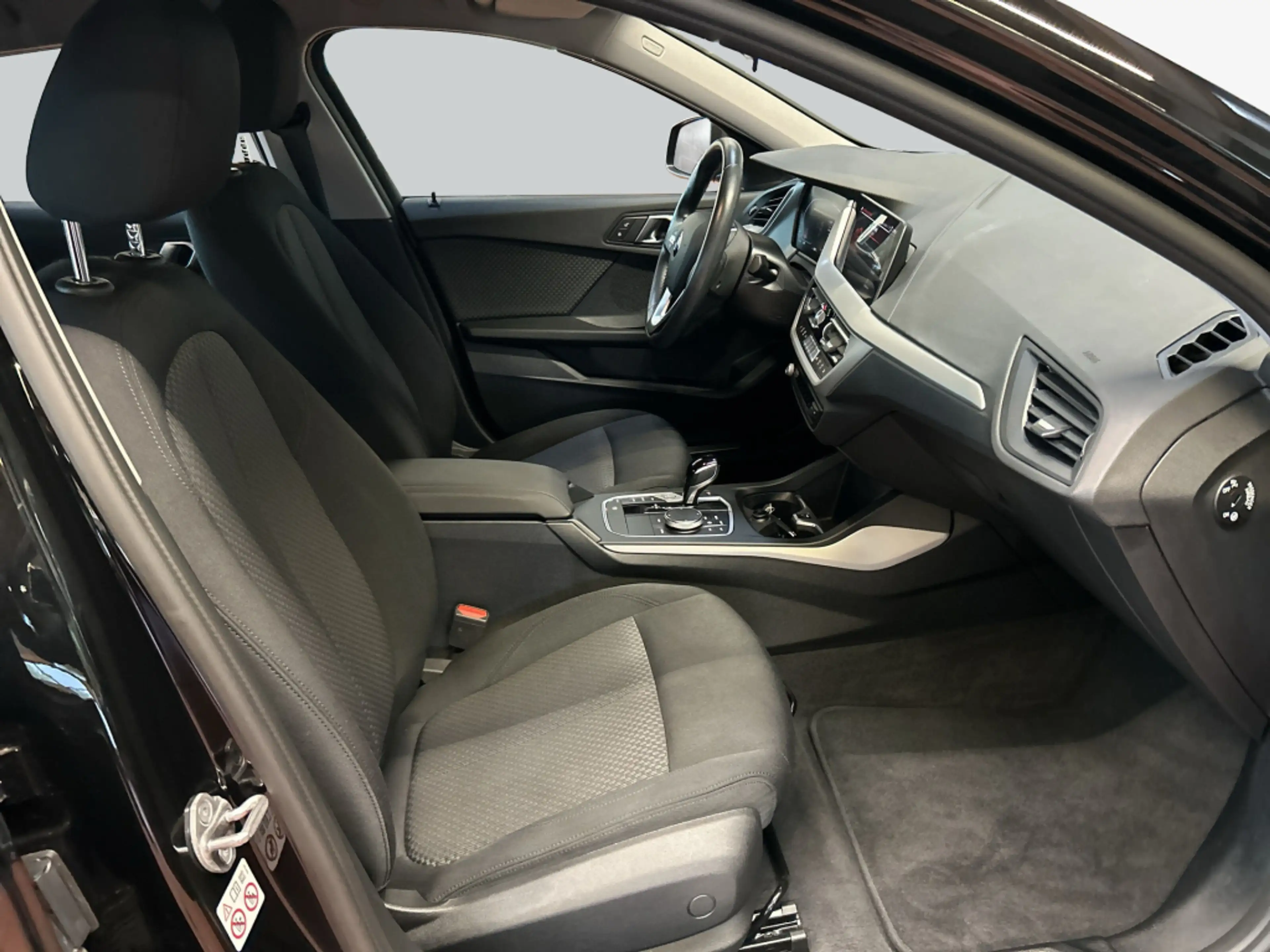 BMW 116 i Aut. Advantage LED NAV SHZ — photo 13