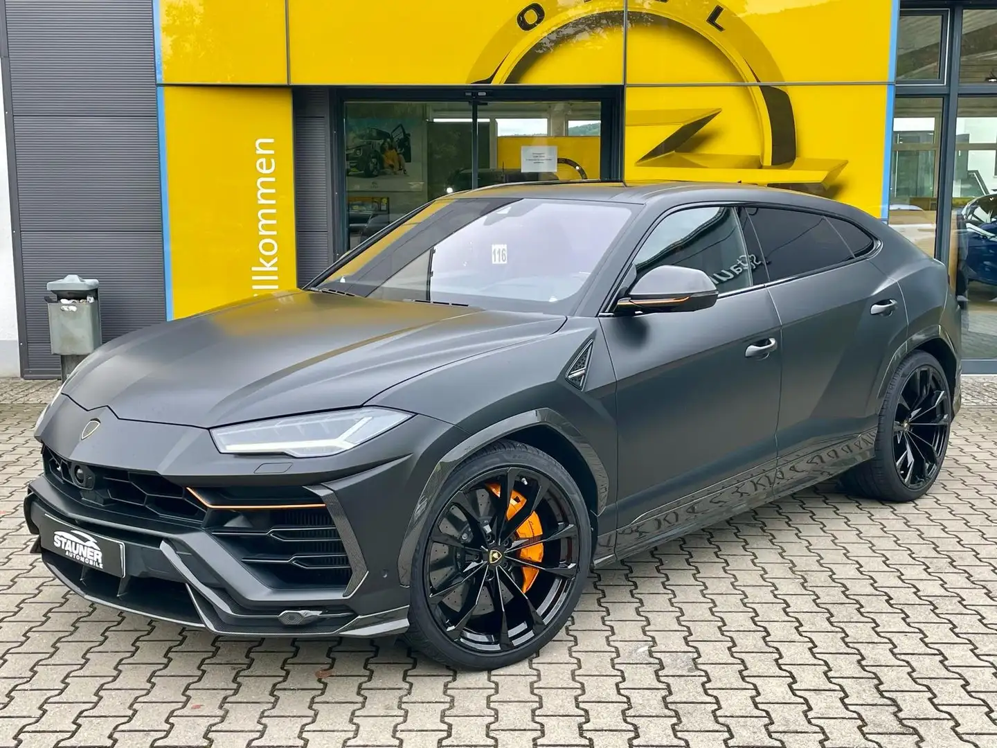 Lamborghini Urus *B&O*CARBON*AKRAPOVIC*Q-CITURA*SOFT CLOSE*HuD* Schwarz - 2