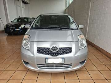 Yaris 5p 1.0 Sol, navi, telecamera, bluetooth.