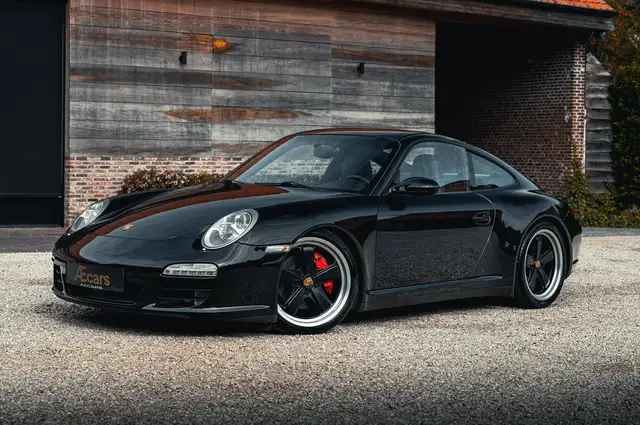 Porsche 911 view 2