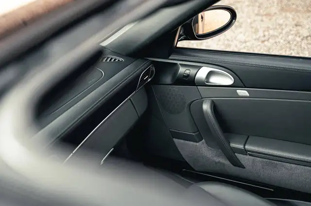 Porsche 911 view 14