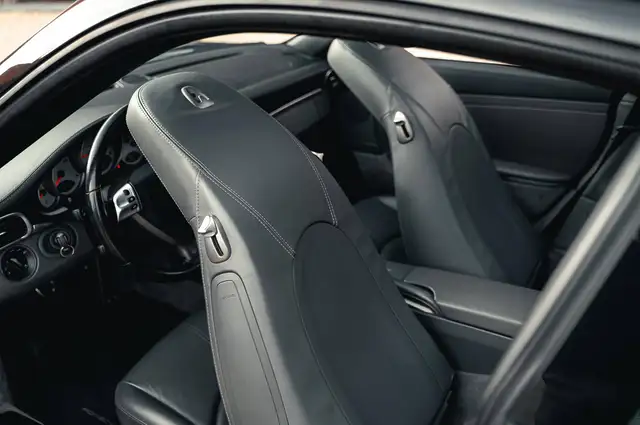 Porsche 911 view 11