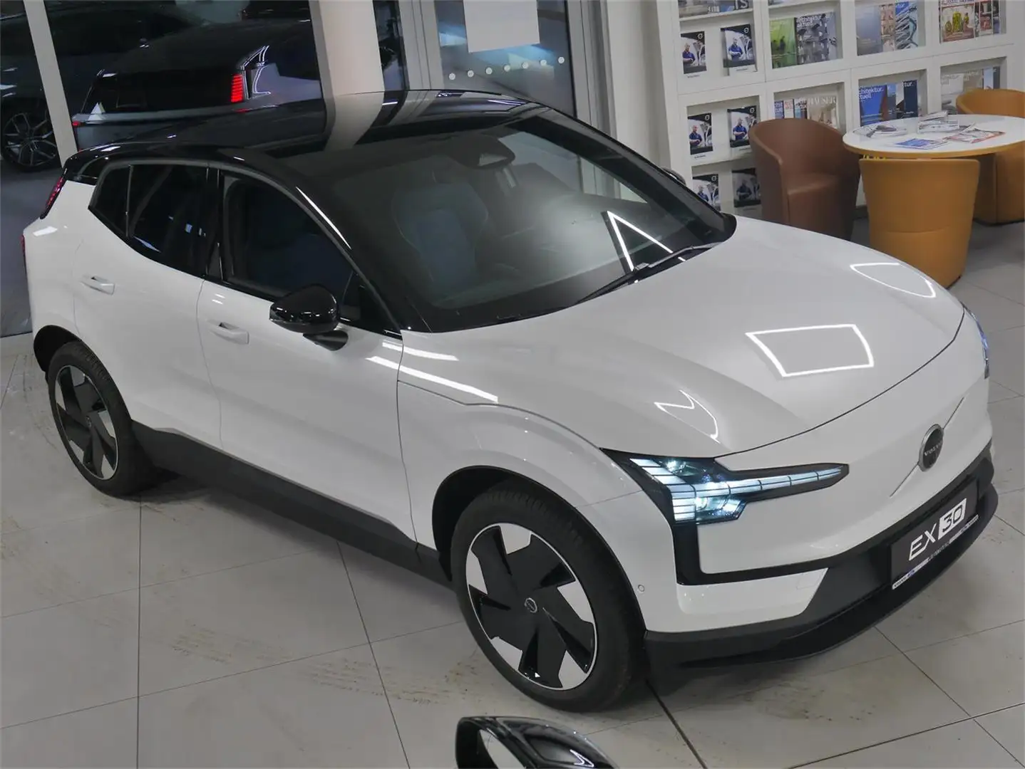Volvo EX30 Twin Performance Ultra Wit - 2