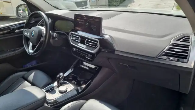 BMW X3 view 10