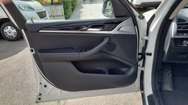 BMW X3 view 7