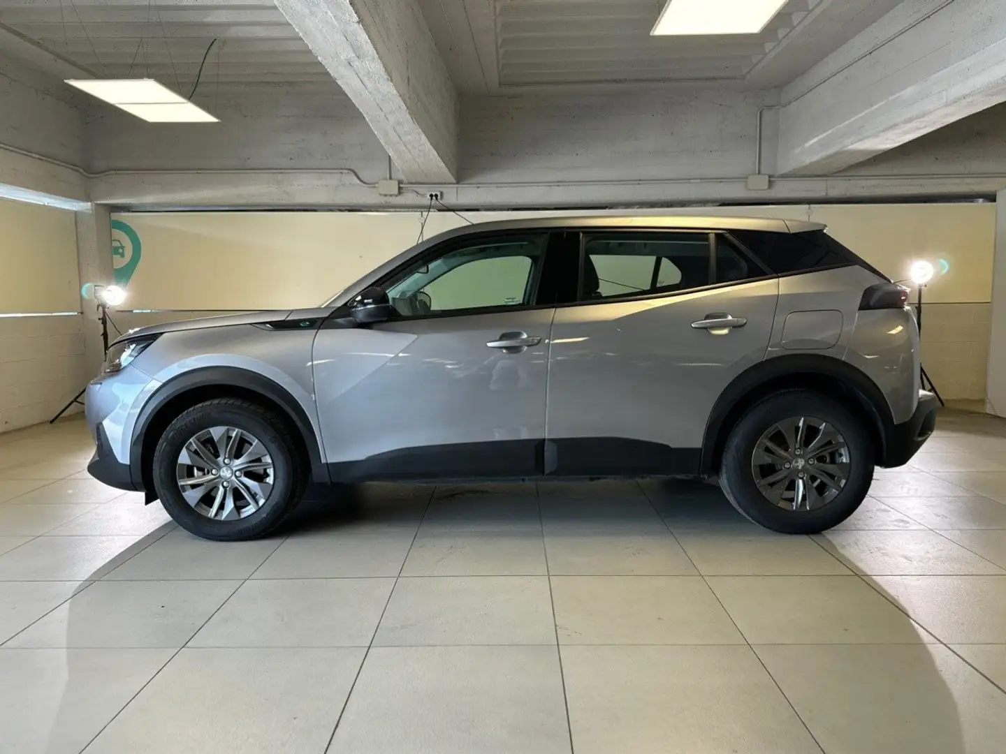 Peugeot 2008 e 100kW Active Pack Gris - 2