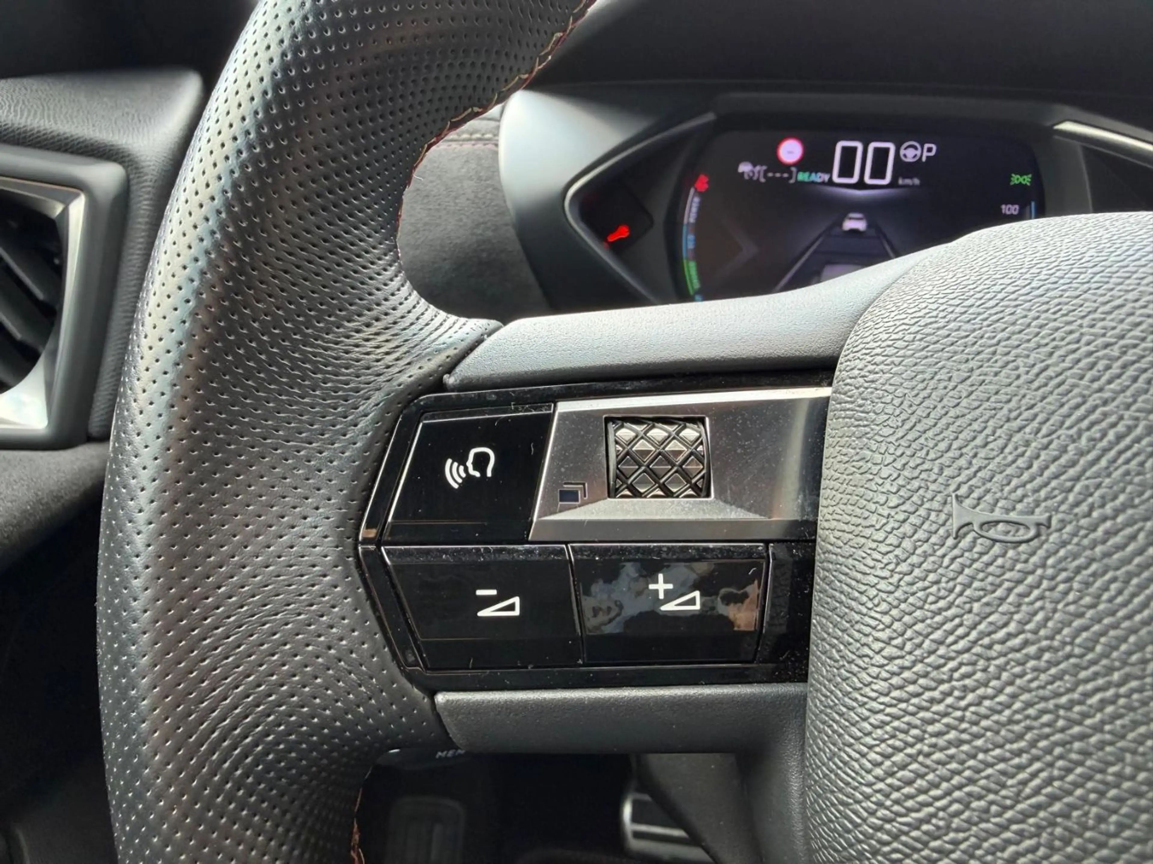 DS Automobiles DS 3 Crossback DS3 Crossback Alcantara+Navi+SHZ+Fernlichtass. — photo 8