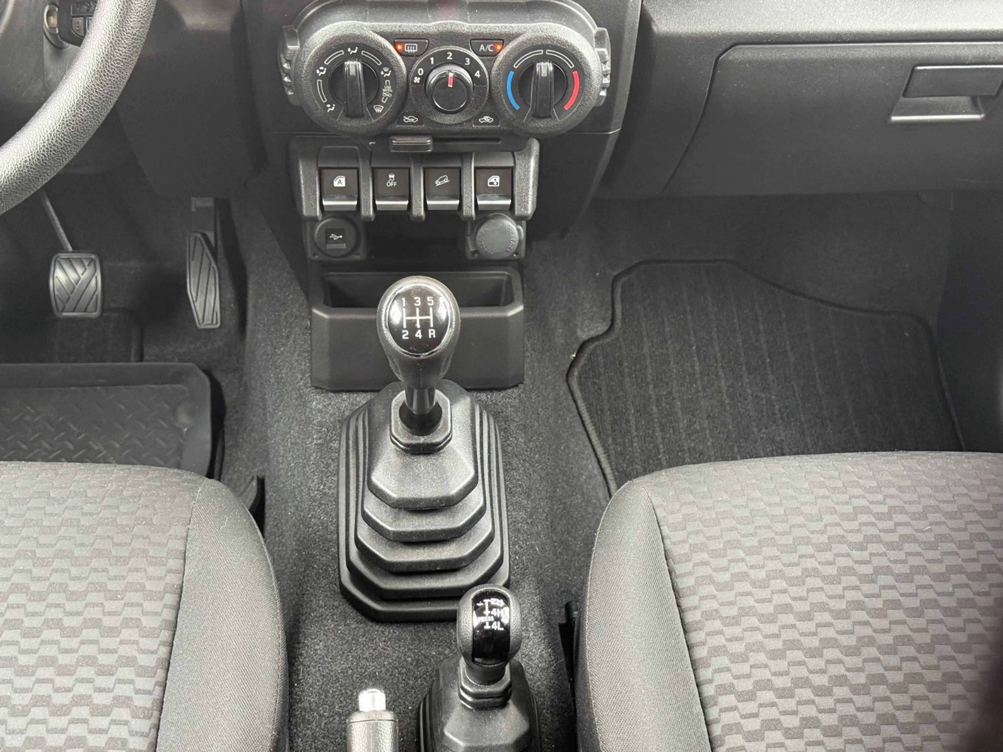 Suzuki Jimny EZ´24 erst 13Tkm 4x4 SONDERMODELL — photo 13