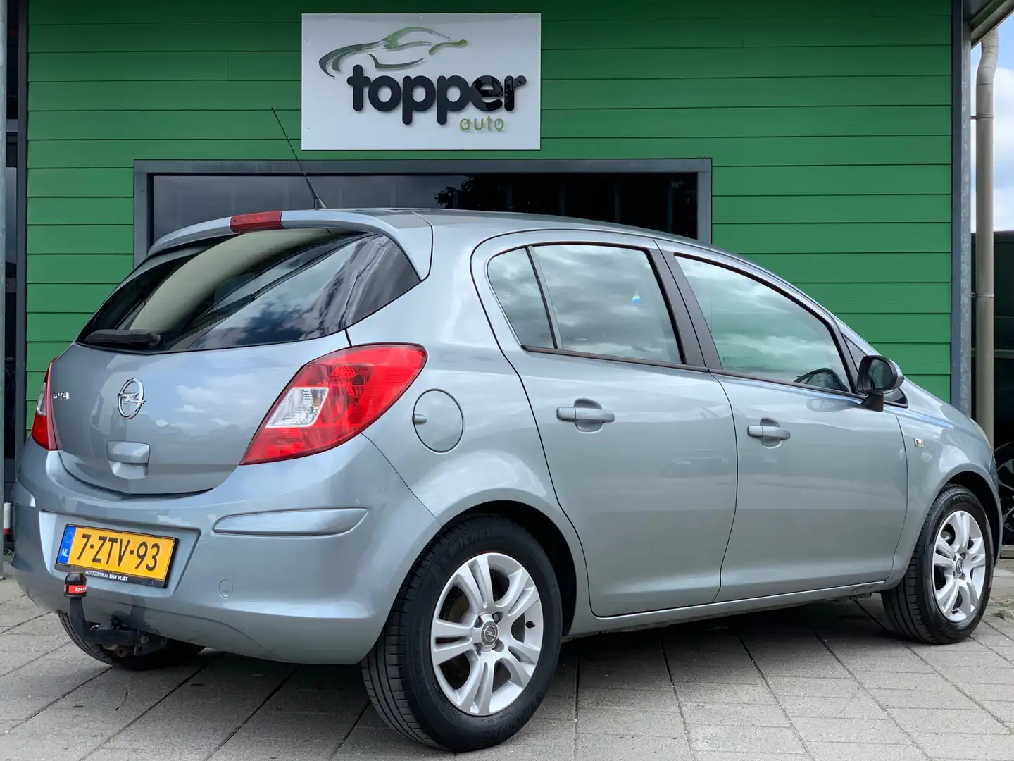 Opel Corsa 1.2-16V Anniversary Edition | CruiseControl | Trek Grijs - 2