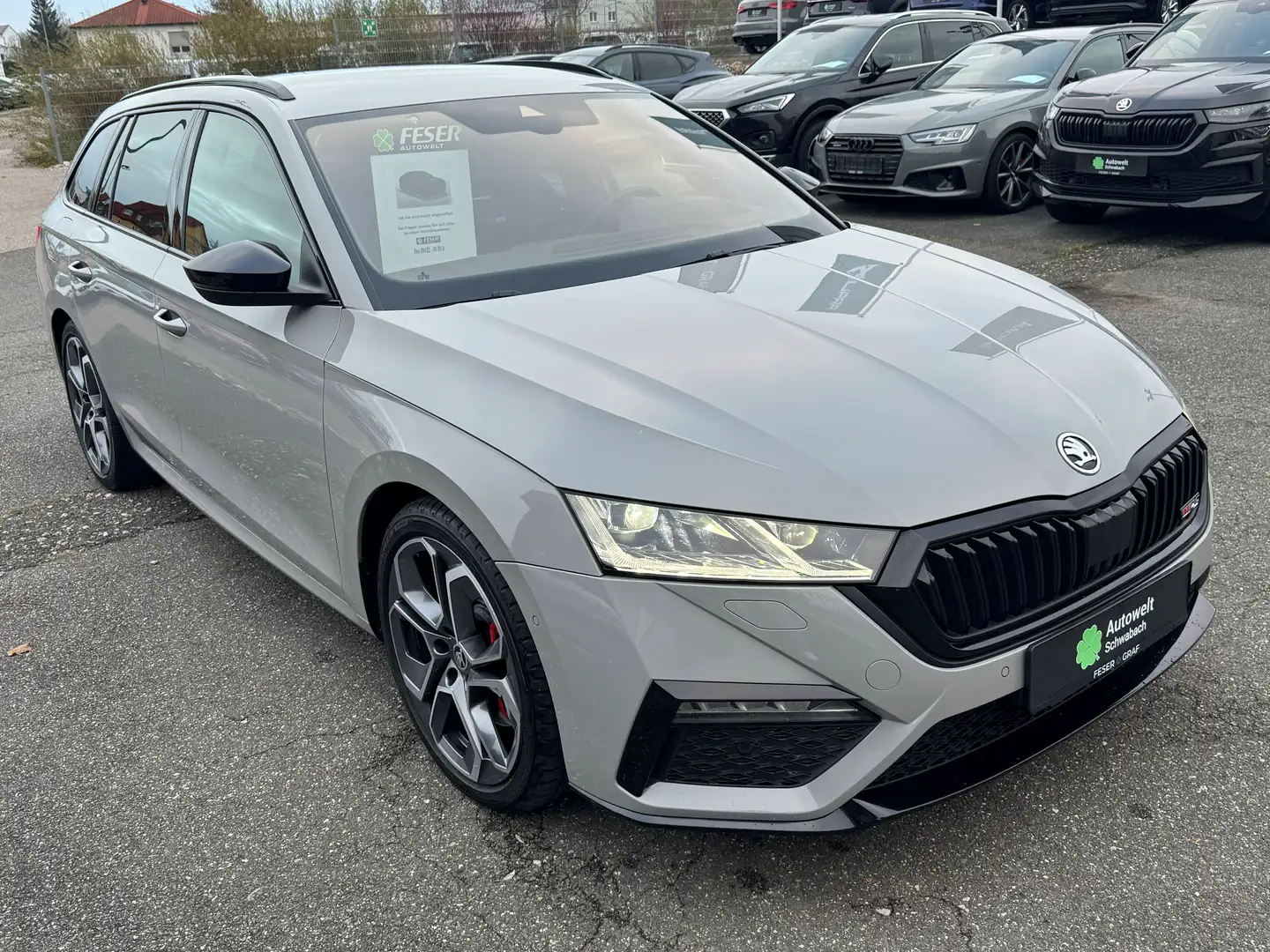 Skoda Octavia RS 2.0 TSI DSG NAVI APP LED Grau - 2