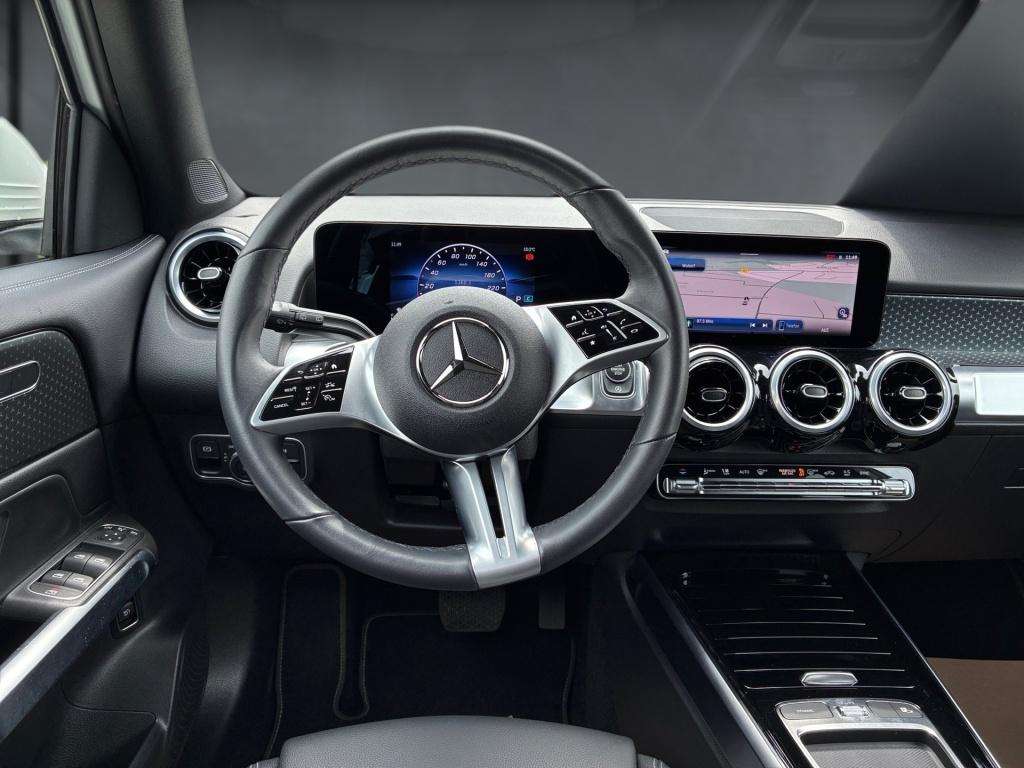 Mercedes-Benz GLB 220
